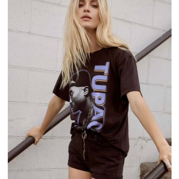Daydreamer Tops - Daydreamer Tupac signature weekend tee